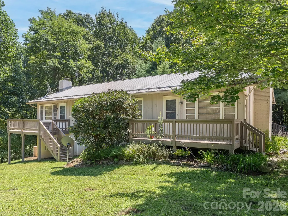 71 Harvey Osteen RD, Zirconia, NC 28790