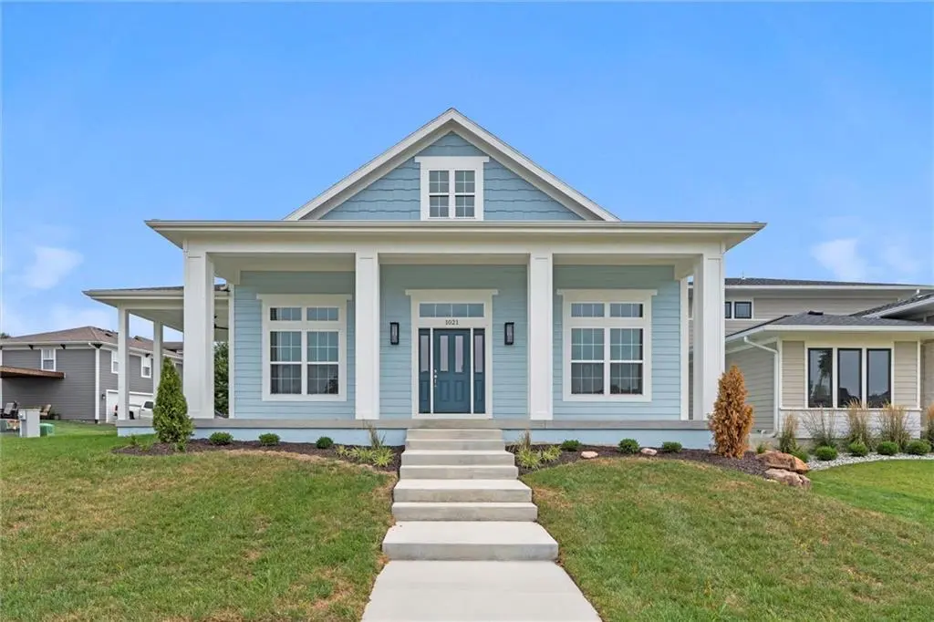 1021 SW Redbuck CIR, Lee's Summit, MO 64081