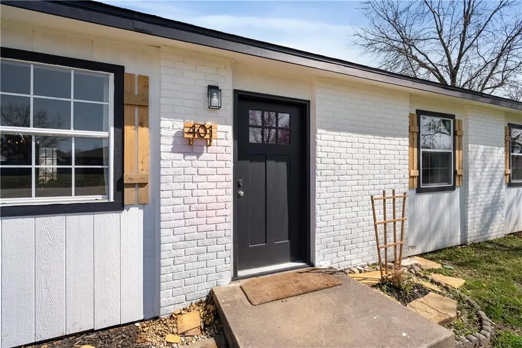 401 N Edgewood DR, Coffeyville, KS 67337