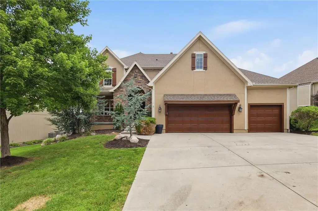 9428 W 157th PL, Overland Park, KS 66221