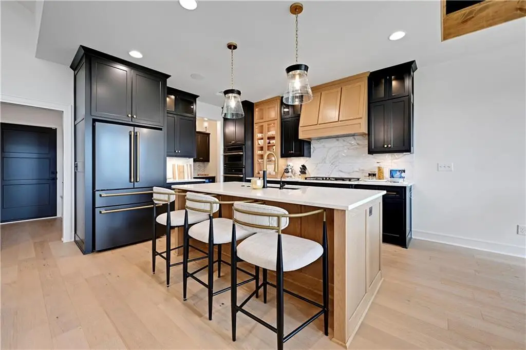 24991 W 98th PL, Lenexa, KS 66227