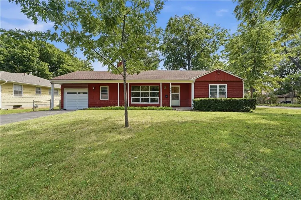 7641 Santa Fe DR, Overland Park, KS 66204