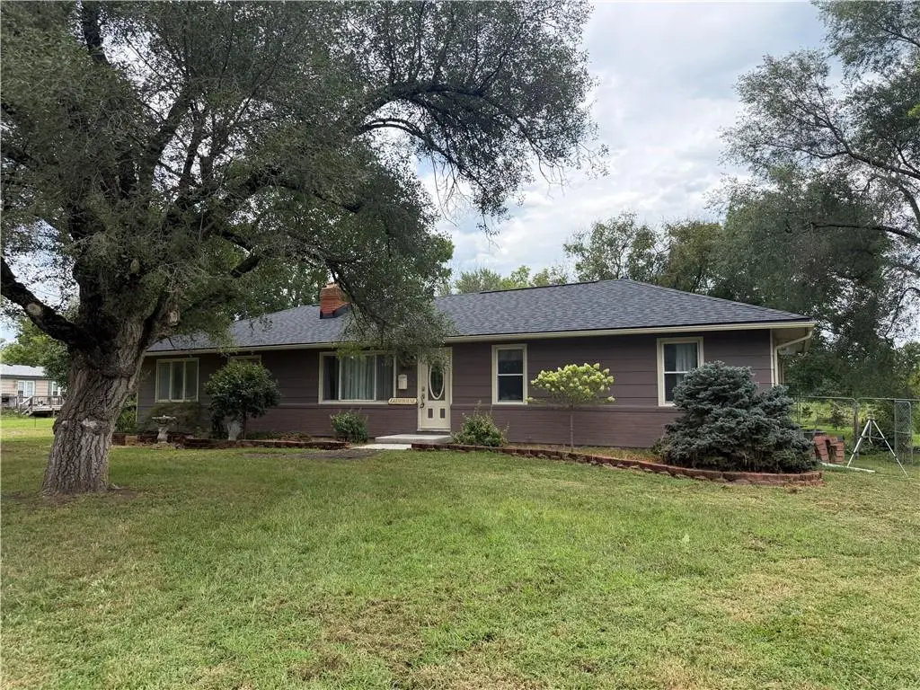24511 S State Route K HWY, East Lynne, MO 64743