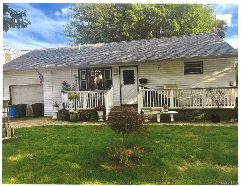 330 Florida AVE, Copiague, NY 11726