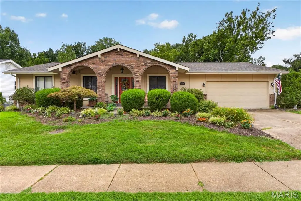 15446 Grantley DR, Chesterfield, MO 63017