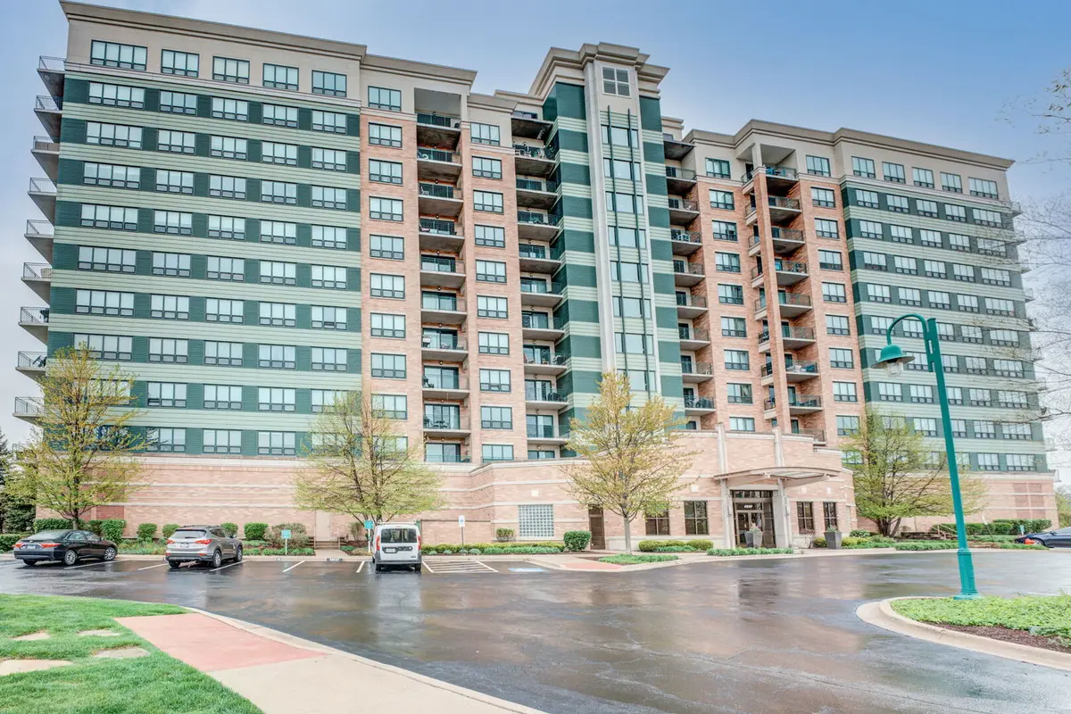 6420 Double Eagle DR #E35, Woodridge, IL 60517