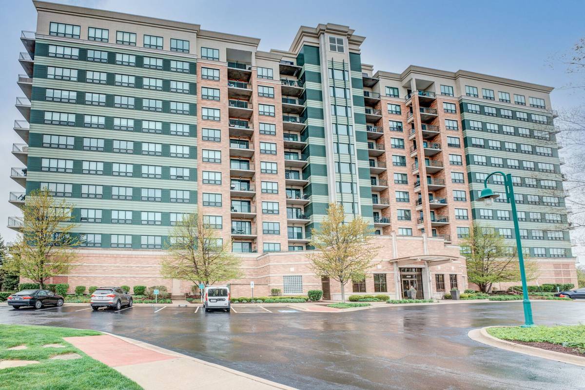 6420 Double Eagle DR #E35, Woodridge, IL 60517