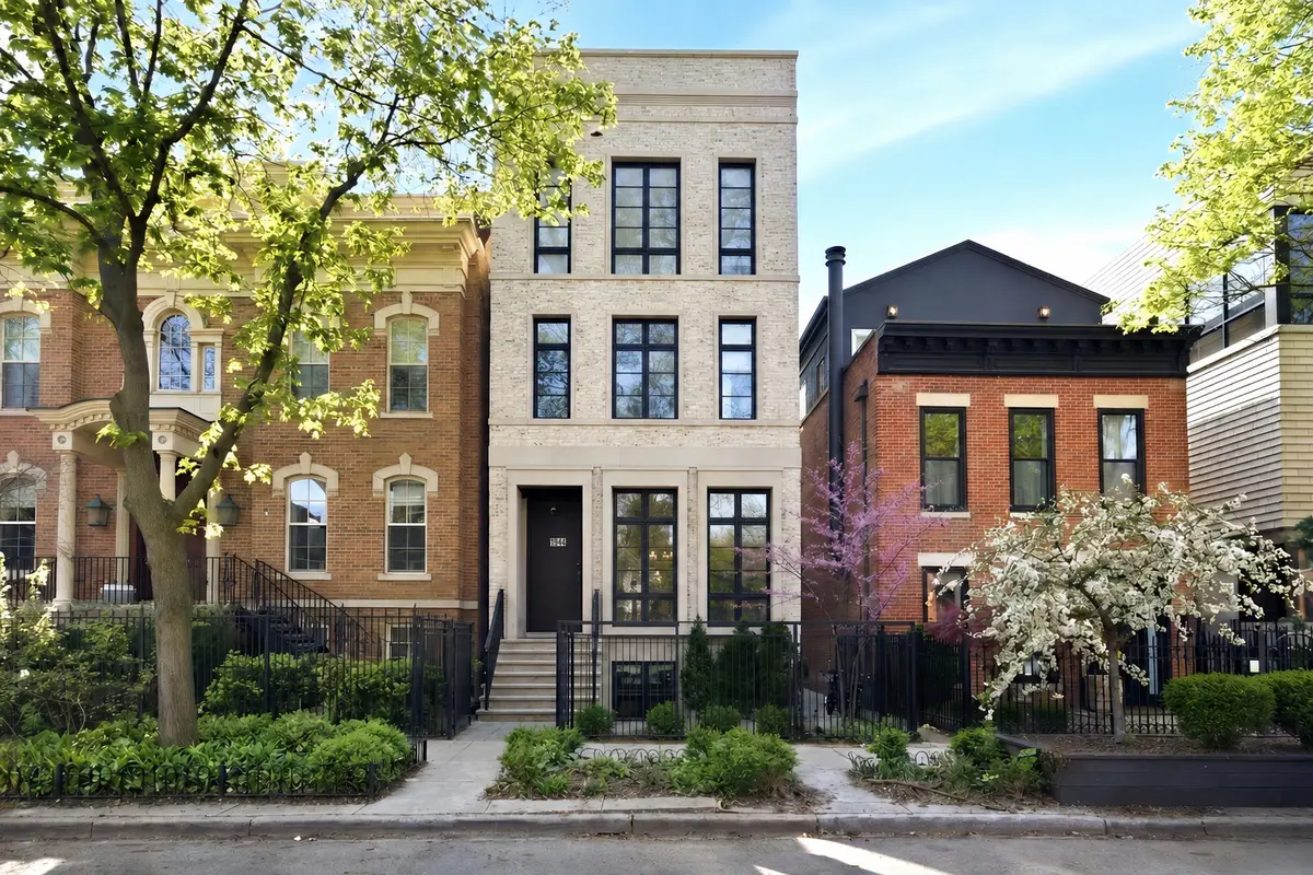 1944 N Fremont ST, Chicago, IL 60614