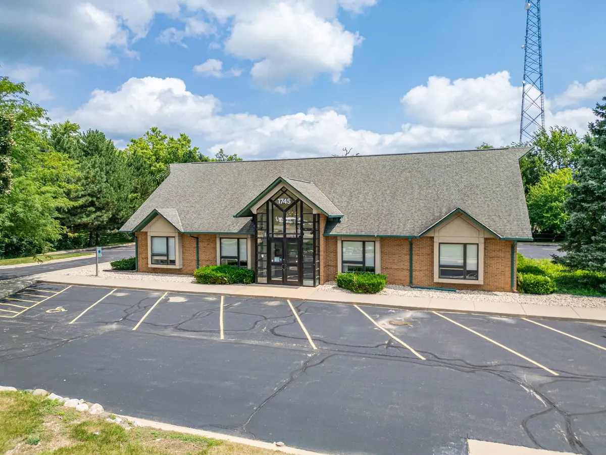1745 S Eastwood DR, Woodstock, IL 60098