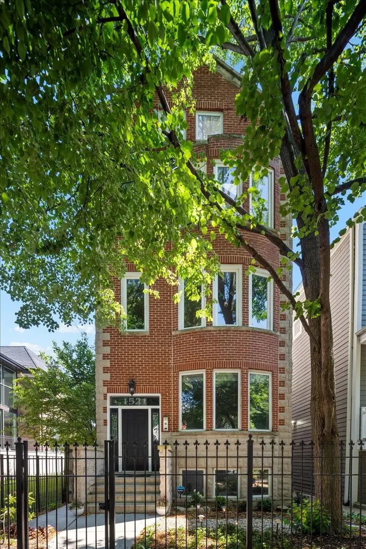 1521 W Wolfram ST #3, Chicago, IL 60657