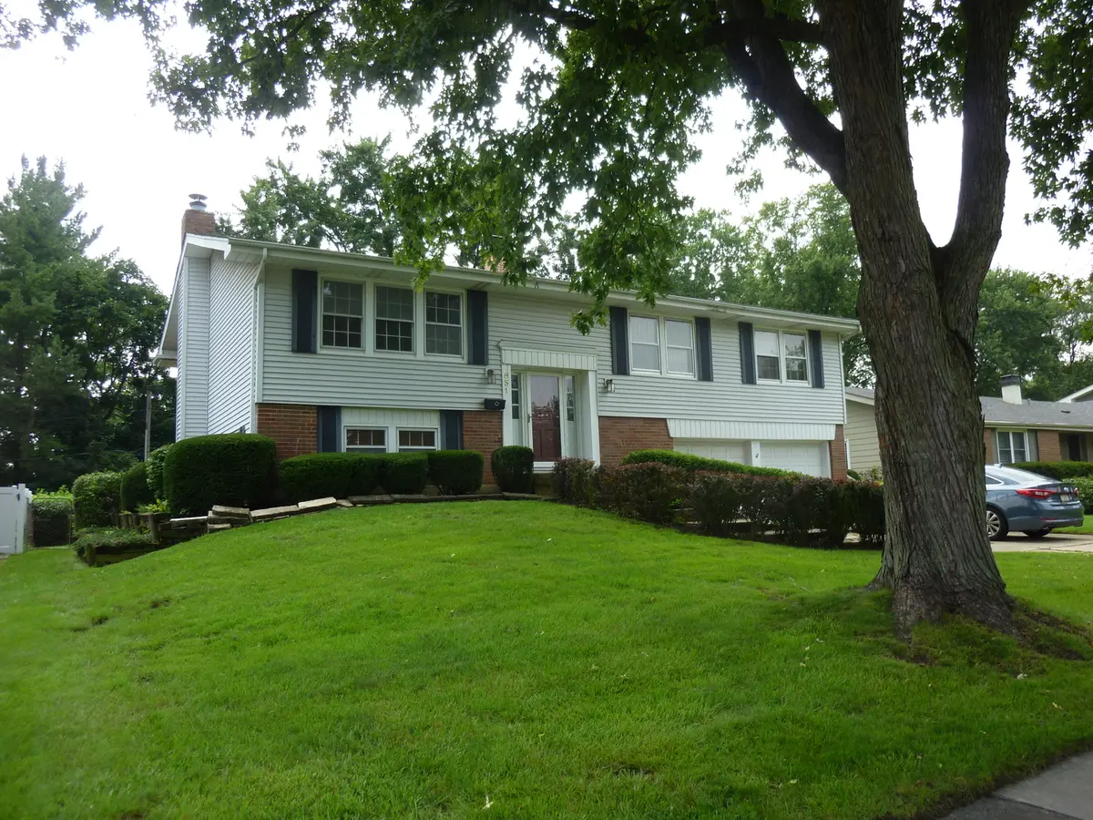 21W651 Glen Valley DR, Glen Ellyn, IL 60137