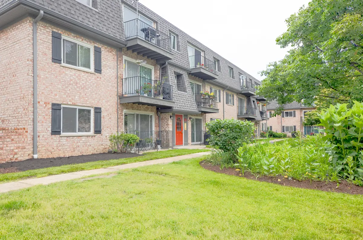 916 S Plum Grove RD #223, Palatine, IL 60067