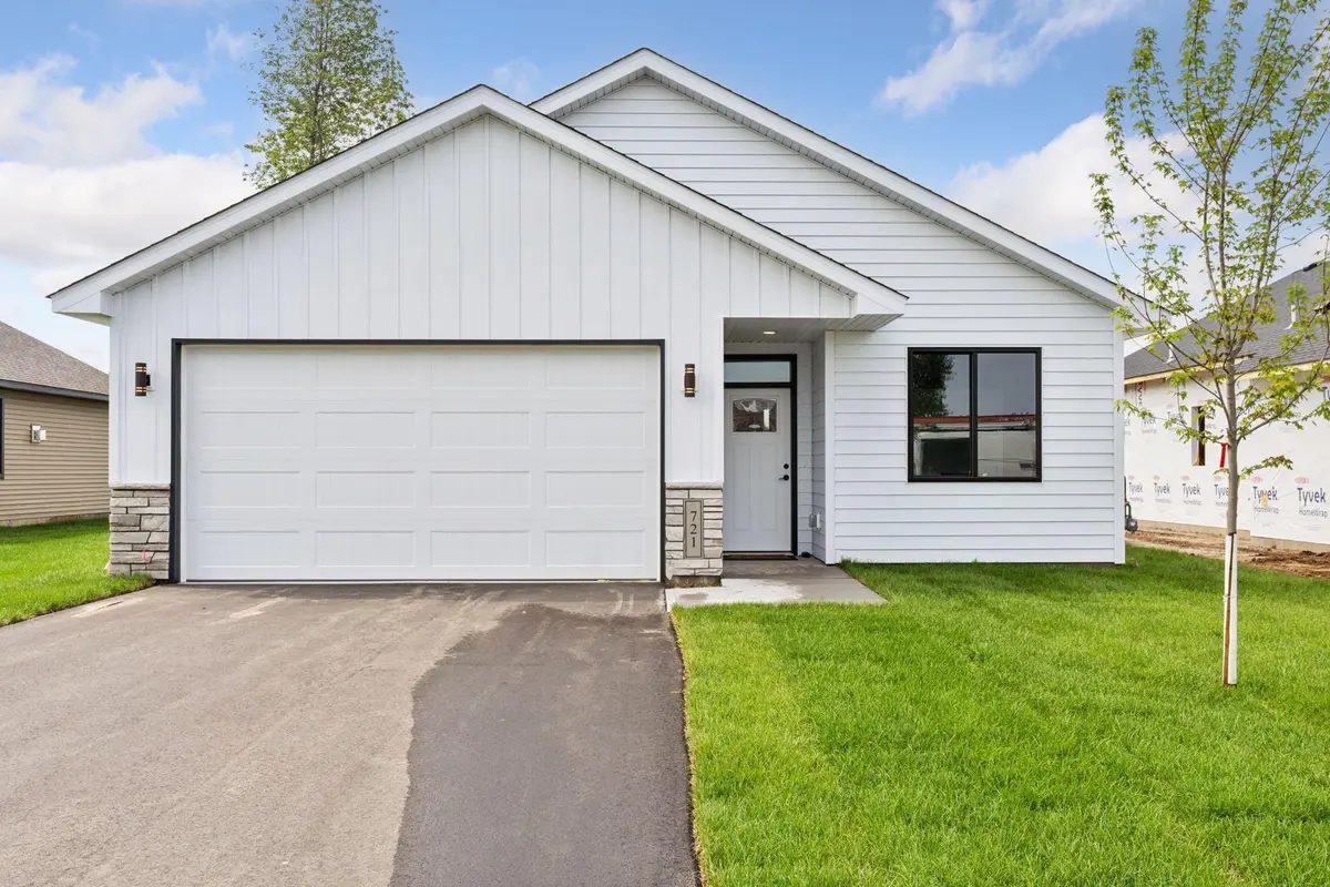 721 Margaret LN NE, Isanti, MN 55040