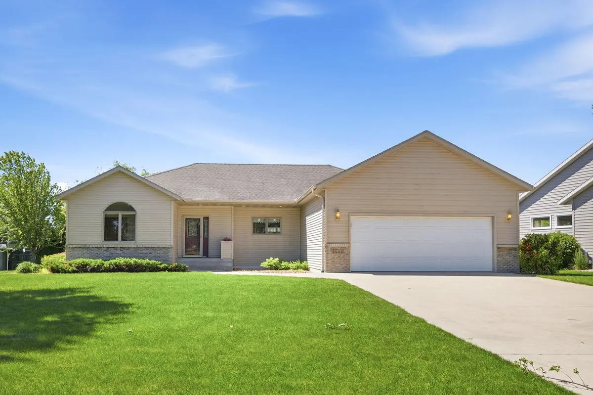 1404 Heritage AVE NW, Hutchinson, MN 55350