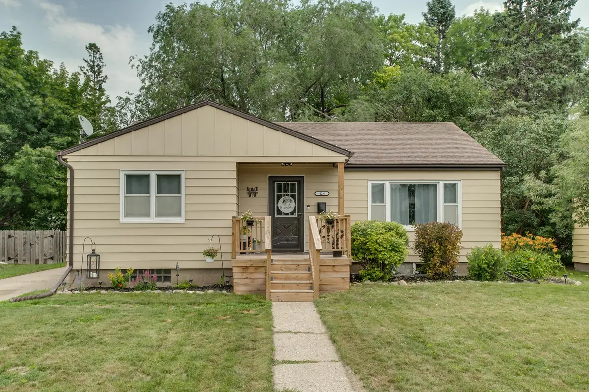 424 15th ST S, Moorhead, MN 56560