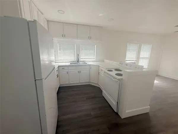 126 Smith LN #E, San Marcos, TX 78666