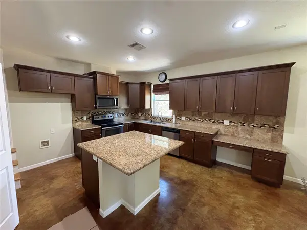 841 Scenic CIR, Dripping Springs, TX 78620