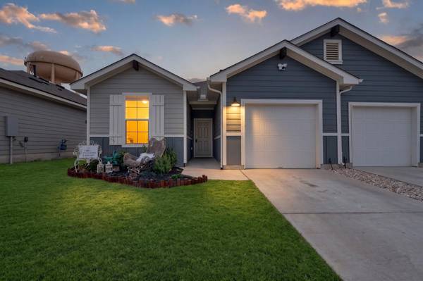 439 Arnold LOOP #A, Kyle, TX 78640