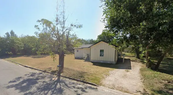 904 Austin ST E, Luling, TX 78648