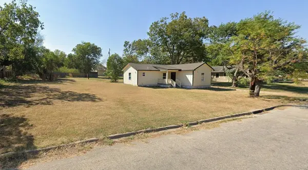 904 Austin ST E, Luling, TX 78648