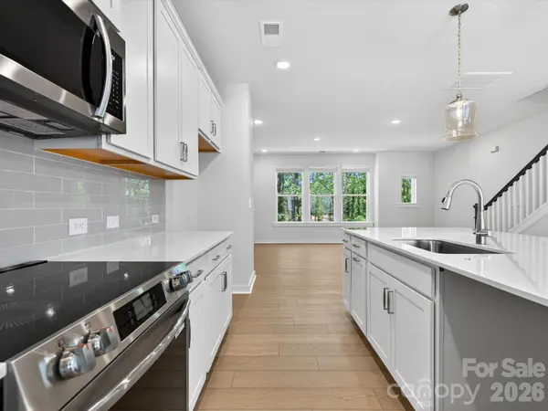1526 Lithium LN, Charlotte, NC 28211