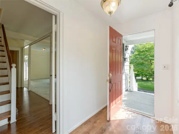 34 Lockhart RD, Tryon, NC 28782