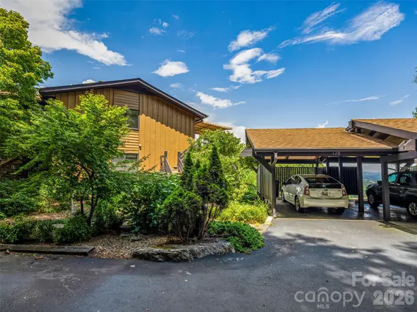 128 Country Ridge RD, Hendersonville, NC 28739