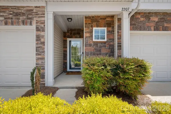 2207 Whitford LN, Charlotte, NC 28210