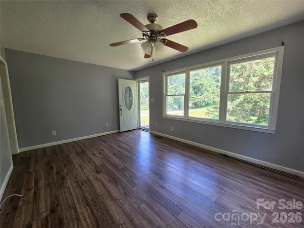 2831 Beechwood CIR, Gastonia, NC 28054
