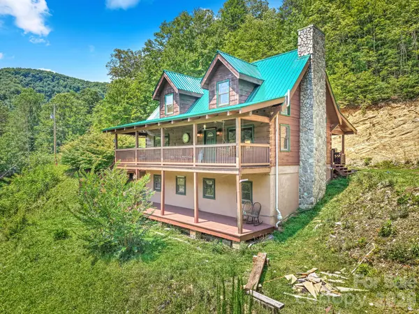 2560 Round Hill RD, Bryson City, NC 28713