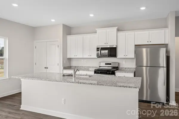 8113 Cravat CT, Charlotte, NC 28215