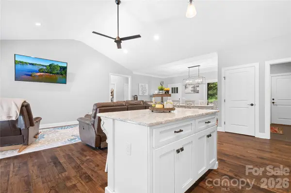3931 Reid CIR, Sherrills Ford, NC 28673
