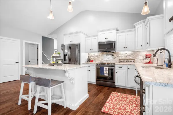 3931 Reid CIR, Sherrills Ford, NC 28673
