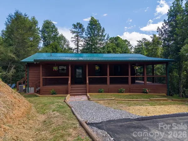 677 Ridgetop CIR, Whittier, NC 28789