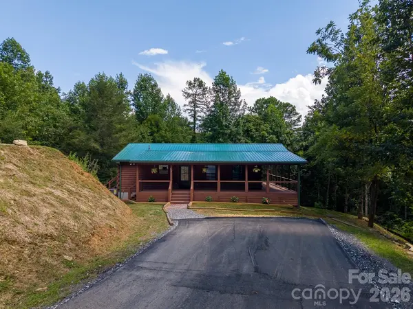 677 Ridgetop CIR, Whittier, NC 28789