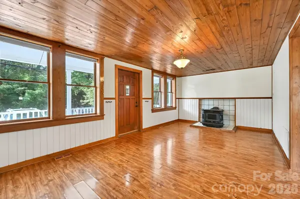 376 Fairview RD, Asheville, NC 28803