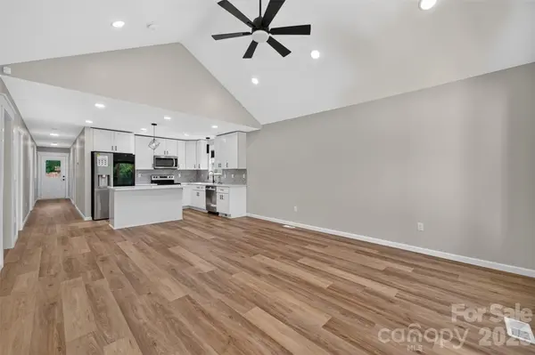 2416 4th AVE NW, Hickory, NC 28601