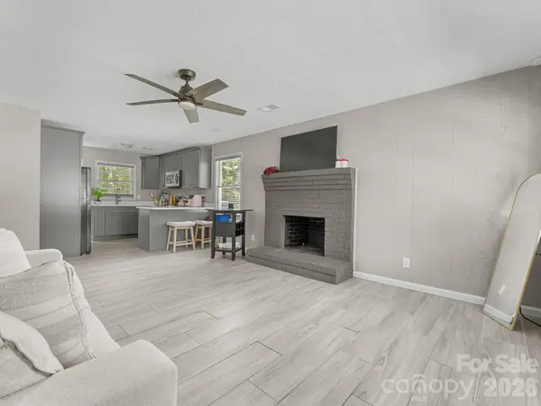 71 Harvey Osteen RD, Zirconia, NC 28790