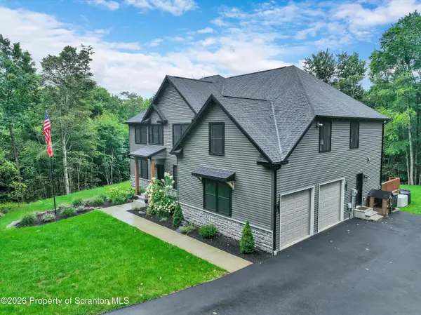 100 Highland RD, Roaring Brook Twp, PA 18444