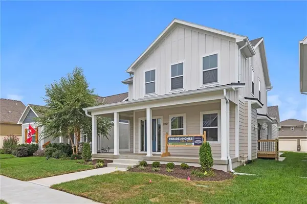 1025 SW Armie ST, Lee's Summit, MO 64081