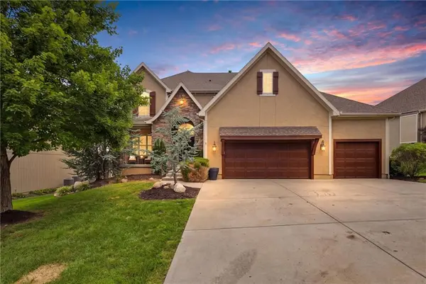 9428 W 157th PL, Overland Park, KS 66221
