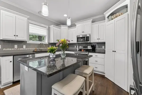 4401 NE Gateway DR, Lee's Summit, MO 64064
