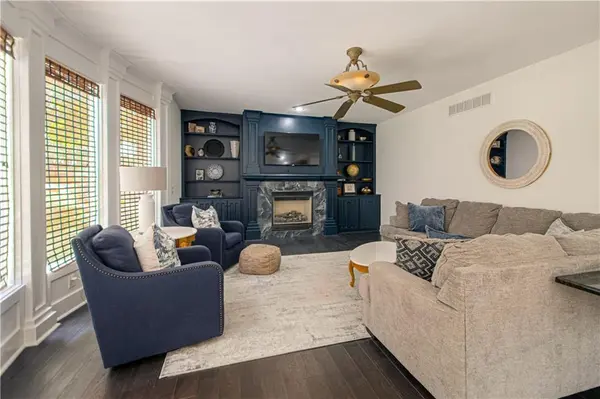 9129 Redbud LN, Lenexa, KS 66220