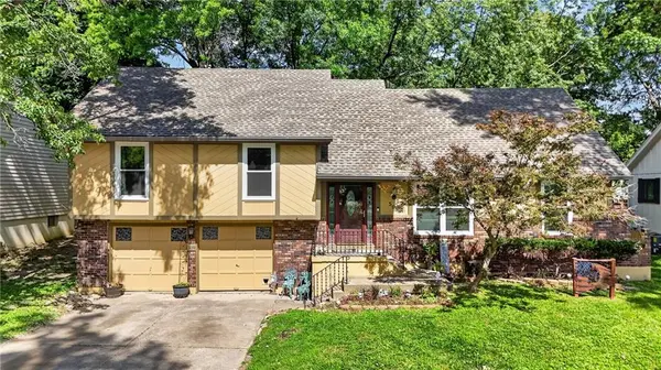 509 NE Country LN, Lee's Summit, MO 64086