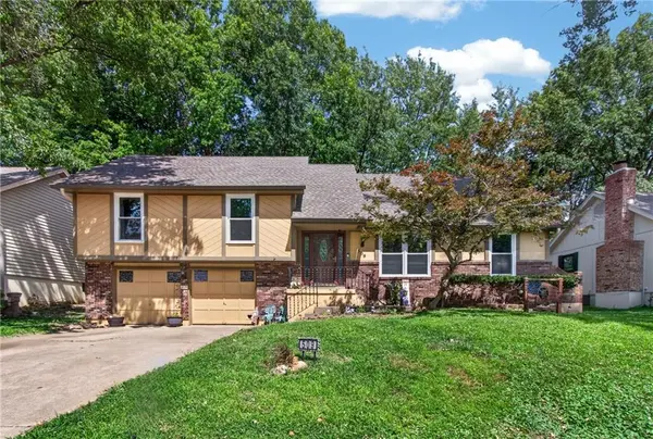 509 NE Country LN, Lee's Summit, MO 64086