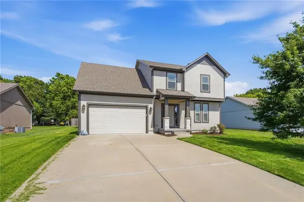 21141 Noble ST, Spring Hill, KS 66083