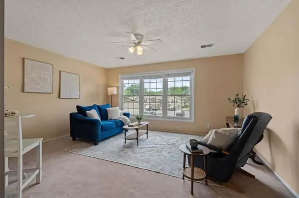 1434 NW 64th TER, Kansas City, MO 64118