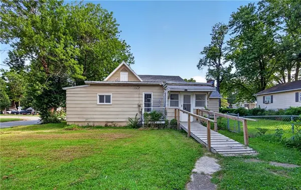 935 W Walnut ST, Nevada, MO 64772