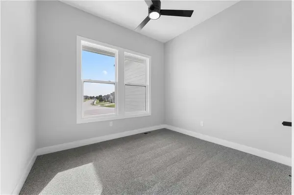 1148 SW Whitby DR, Lee's Summit, MO 64083