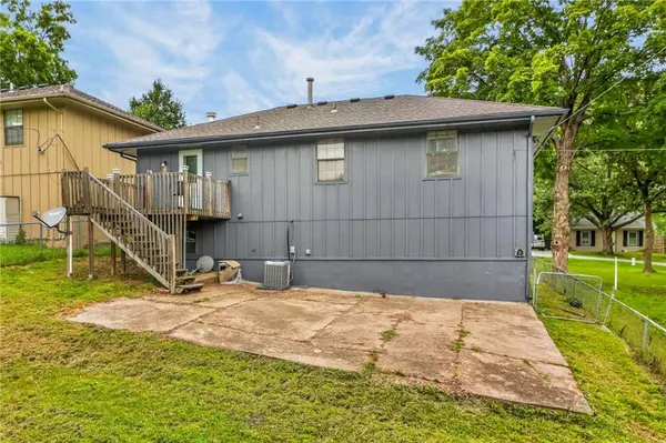 5209 NE 46th ST, Kansas City, MO 64117